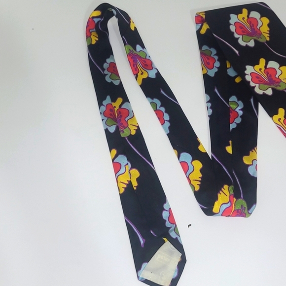 Peter Max Silk Tie Signed Pop Art Black w Hibiscus Floral Print Blue Pink Yellow - Picture 3 of 11